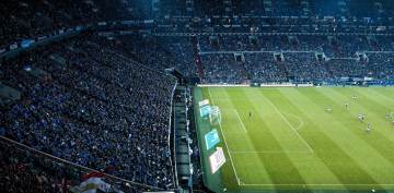 梅西拒绝替补席座位席地而坐显谦逊｜IM体育官网（配图示意）